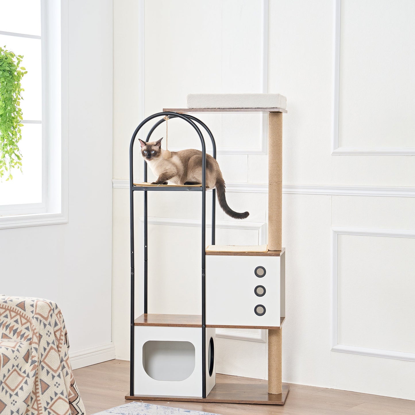 Chic Cat Tower Suite